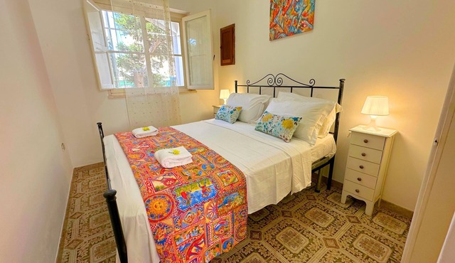 Best price 50 meters from the sea. Private parking