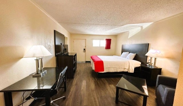 Best Value San Antonio Hotel Stay - Room with King Bed | Onsite Outdoor Pool