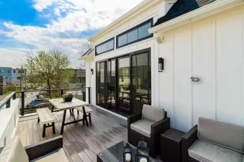 Best Value This Week - Jungle House Designer Residences - Downtown Columbus