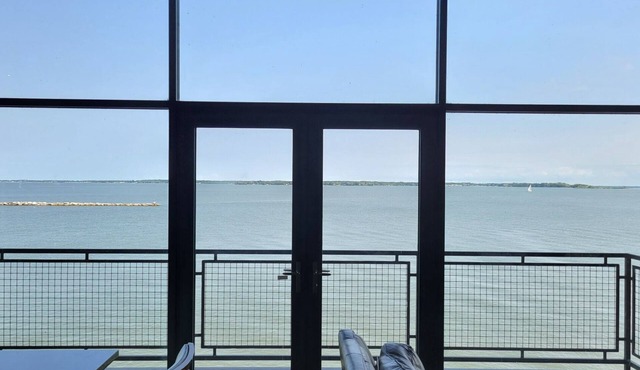 Best View Waterfront Penthouse Condo Minutes from Cedar Point