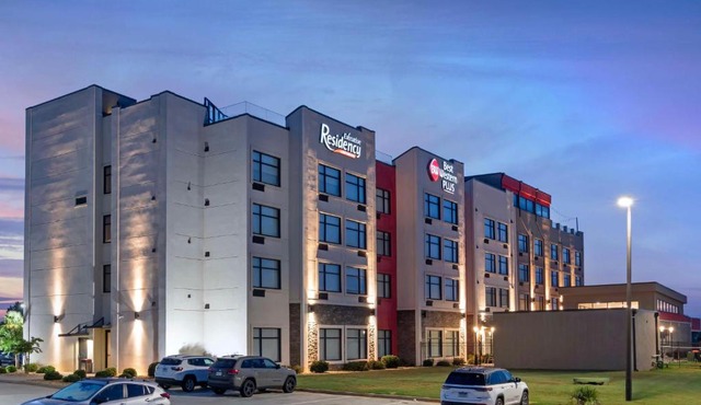 Best Western Plus Executive Residency Rigby's Water World Hotel