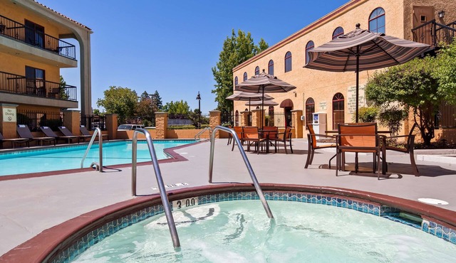 Best Western Plus Heritage Inn