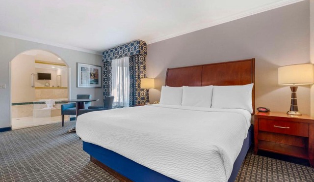 Best Western Plus Marina Shores Hotel