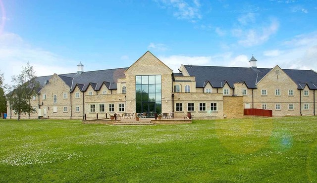 Best Western Plus Pastures Hotel