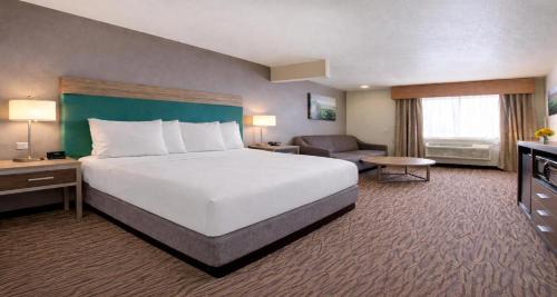 Best Western PLUS Peppertree Airport Inn