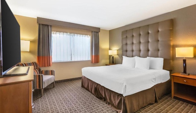 Best Western Plus Scottsdale Thunderbird Suites