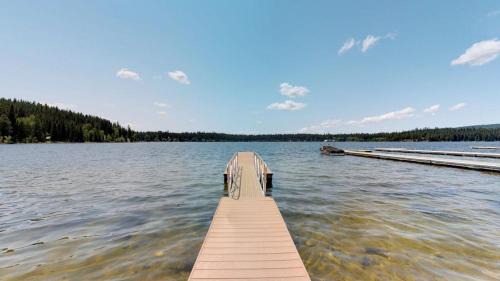 Beth's Lakeside Cabin