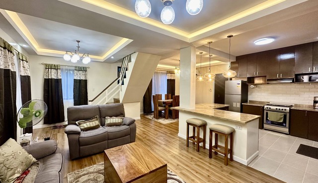 BethShalom Guest House by Jeff and Malou, 4 Bedrooms & 2 Bathrooms