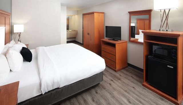 Better Choice For Your Vacation! Accessible Unit! Near Pine Nursery Park!