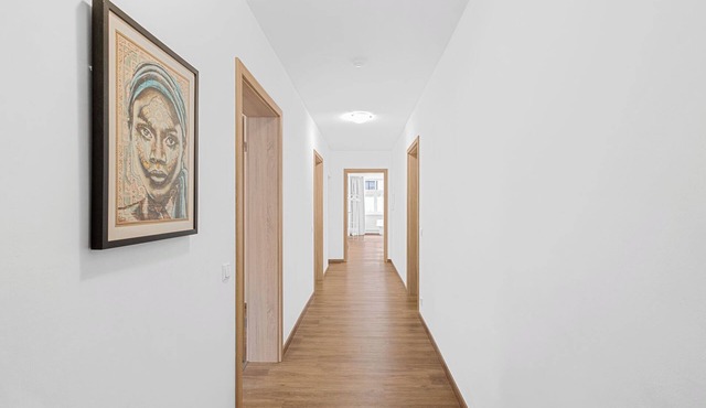 BetterStay Central Apartment in Straubing for 6 People I 97m² I KitchenI Netflix