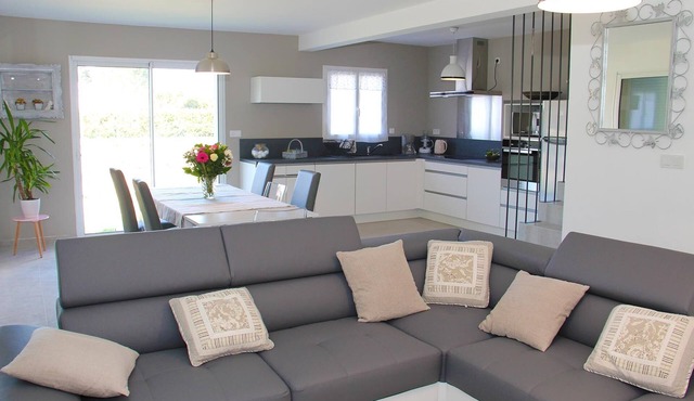 Between Avignon, Orange and Nimes villa with private pool and garden