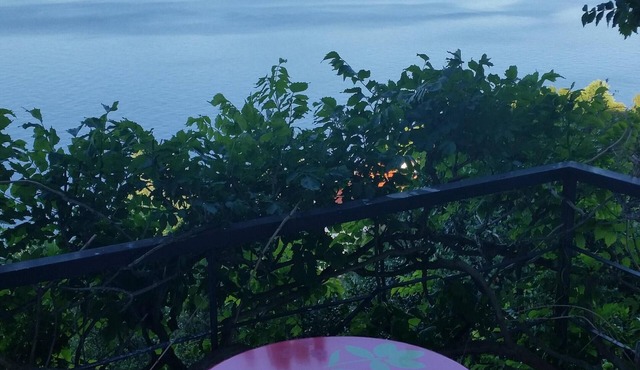 Between lake and sky. A romantic and elegant nest with an enchanting view