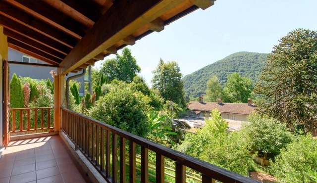 Between Lakes and Nature (Casa Ortensia)