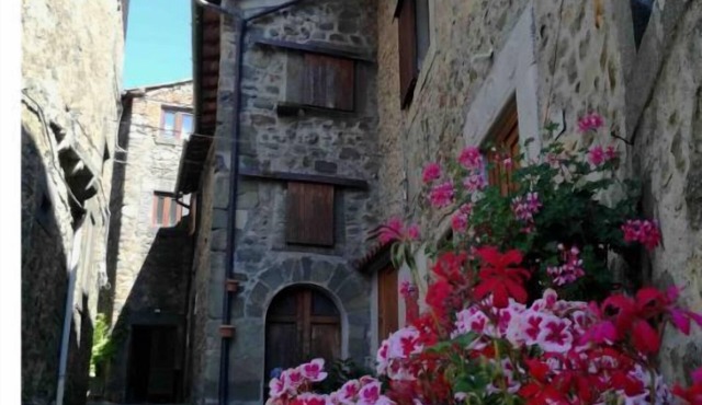 Between Lucca and Florence in a medieval castle in Tuscany