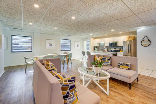 Between Restaurant & Brewery! Chic Perrysburg Apt