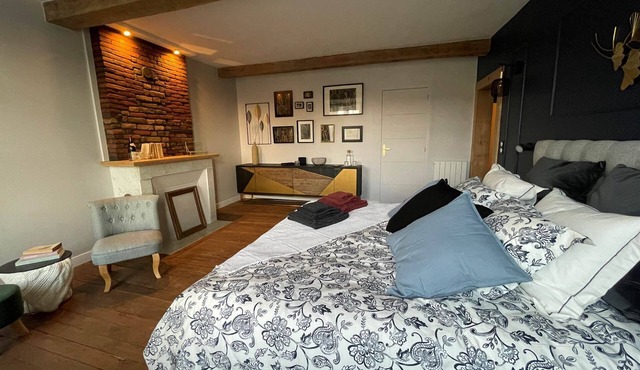 Between ruins and castle., Chambre d'hôte avec lit king size