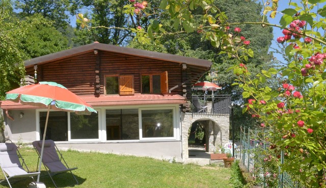 Between sea and mountains chalet