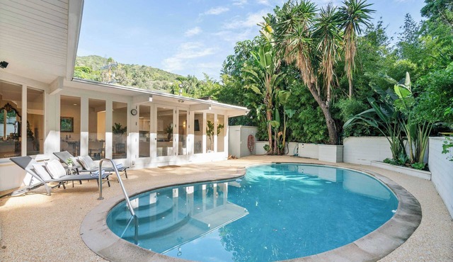 Beverly Hills 2BR Villa | Pool & Views | C&C