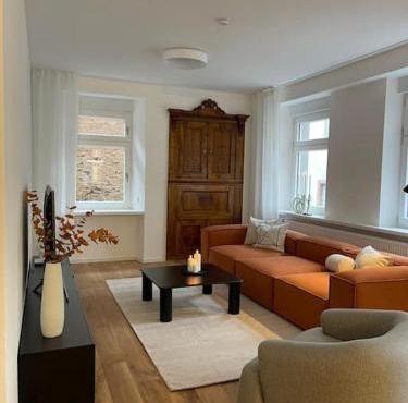 BG Living & Hosting - Stilvolle Mosel-Ferienwohnung "Alte Apotheke" in Ürzig - 2 Schlafzimmer, bis 5 Personen, Fahrradkeller & WLAN
