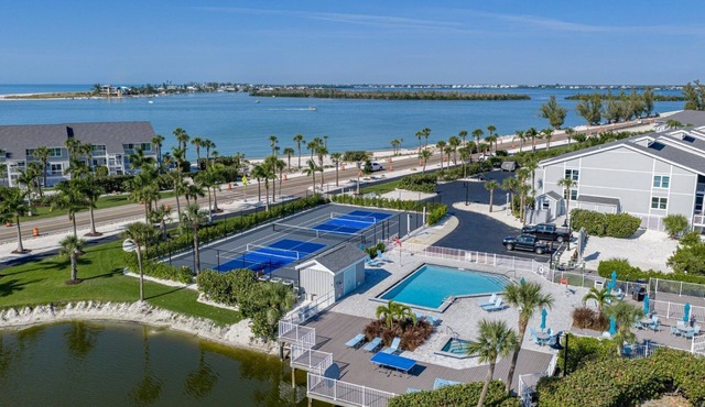 BG North 67, a spacious 2-bedroom, 2-bathroom condo in Boca Grande with stunning Gulf views