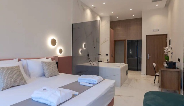 BH357 - C - Suite Rethymno