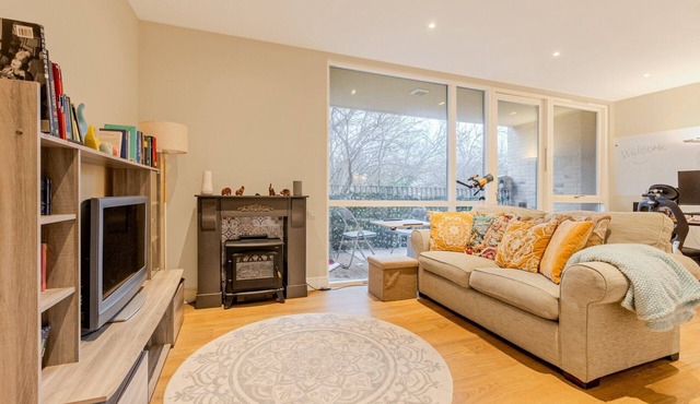 BIG 1-Bed Flat Central London w/Terrace & Office Corner