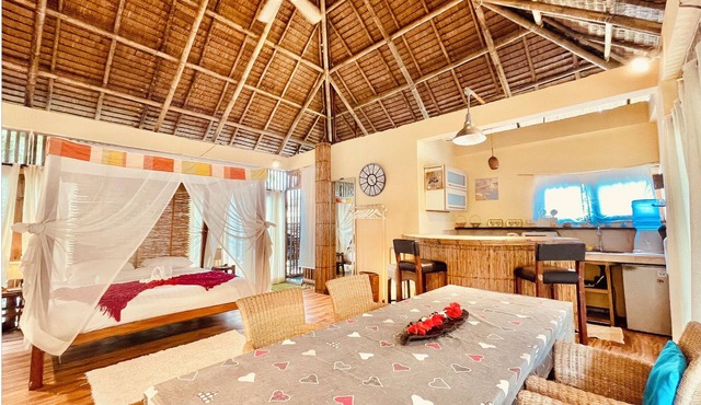Big Bali-Style Studio with Kitchen, 3 Min to Beach