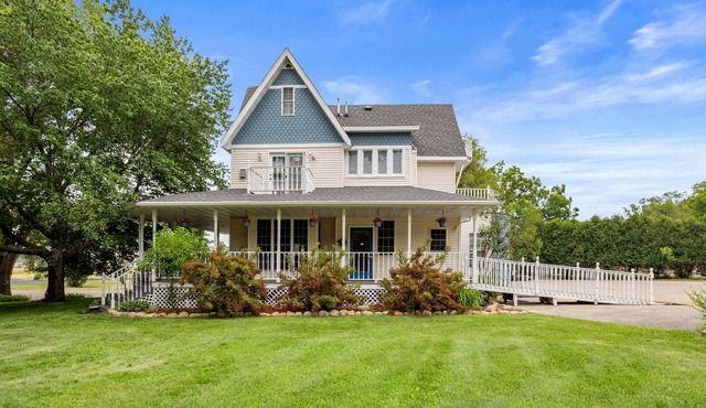 Big Blue on QQ - 5 Br House Near the Chain of Lakes