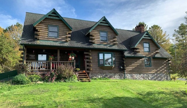 Big Hollow Log Cabin is just 4.5 miles from Windham Mountain Resort.