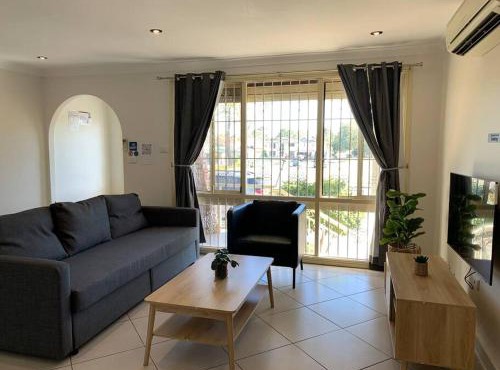 Big house 6 bedrooms , free parking