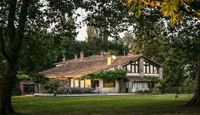 BIG HOUSE LIGHT