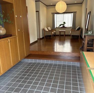 Big house right by 1st temple with 3 bed rooms