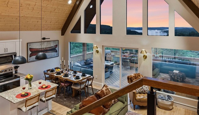 BIG Lake View, Private Hot Tub on deck w/Tv & Firepit; High End Design & Comfort