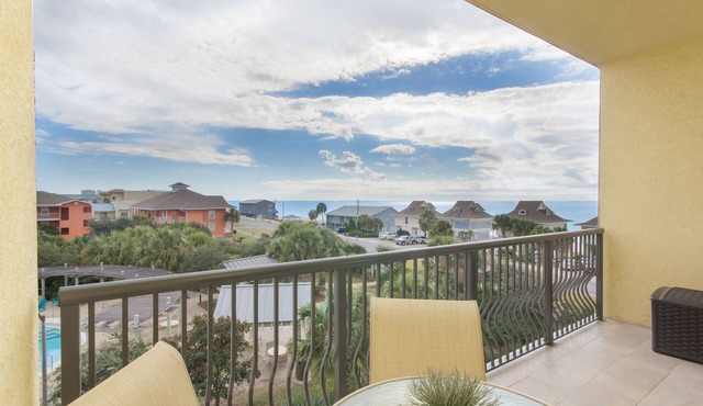 BIG OCEAN VIEWS.BEACH SERVICE INCLUDED!.beautiful tropical pool landscaping.