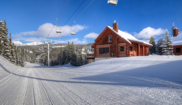 Big Sky Resort/Powder Ridge-Ski In/Ski Out with Private Hot Tub & Amazing Views