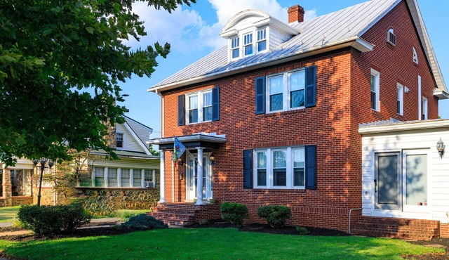 Big Sunny Family House