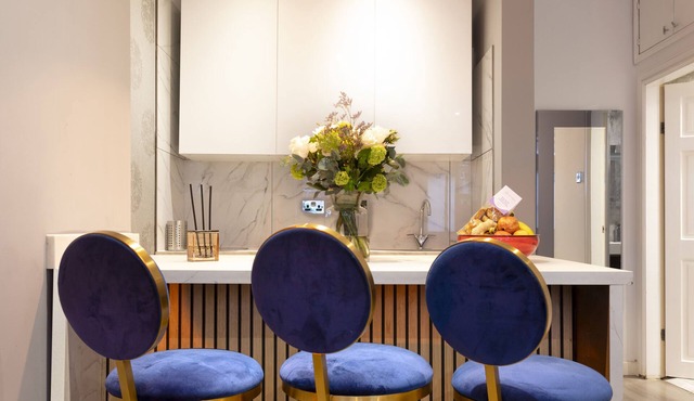 " Bijou" in Sloane Square .the NO Nonsence flat-