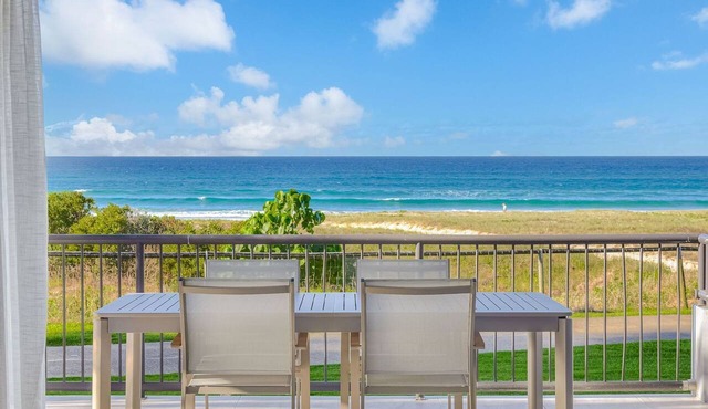 Bilinga Beach Living - Absolute Beachfront Luxury - Linen Provided - Min. 3 Night Stays
