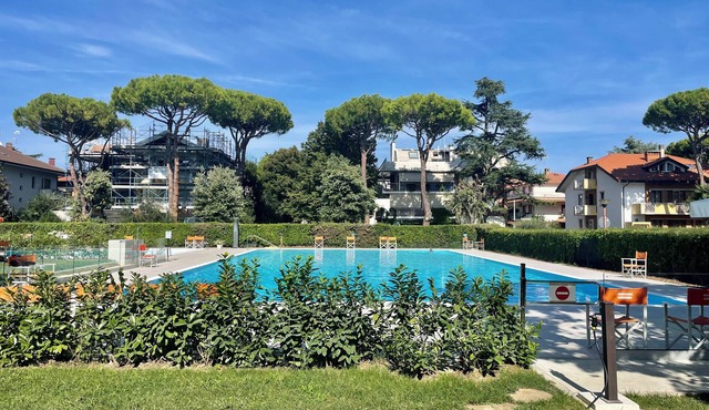 Bilocale con balcone e piscina a Riccione