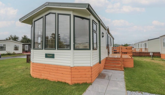 BIRCH, pet friendly, with a garden in Denny