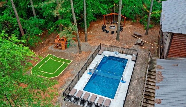 BirchSquatch · Heated Pool: Putt-Putt, Gameroom, Playset, Sleeps 24!