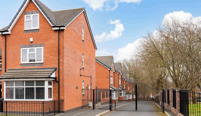 Birmingham Estate | Gather Stay & Celebrate