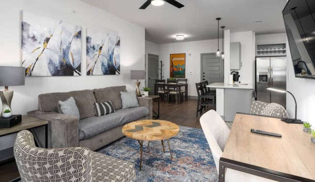 Birmingham Luxury: 2BR Apartment w/Pool & Gym
