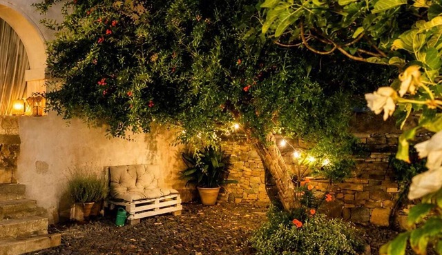 Bissantica, 17th-Century Stone House - Authentic Sardinia, Private Courtyard
