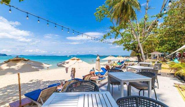 BJ Beachfront Hotel