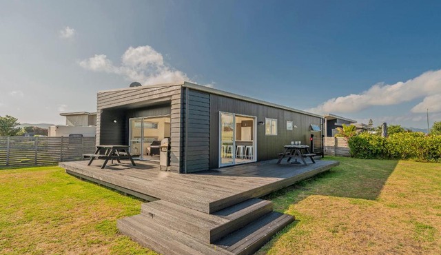 Black Bach Pod - Matarangi Holiday Home