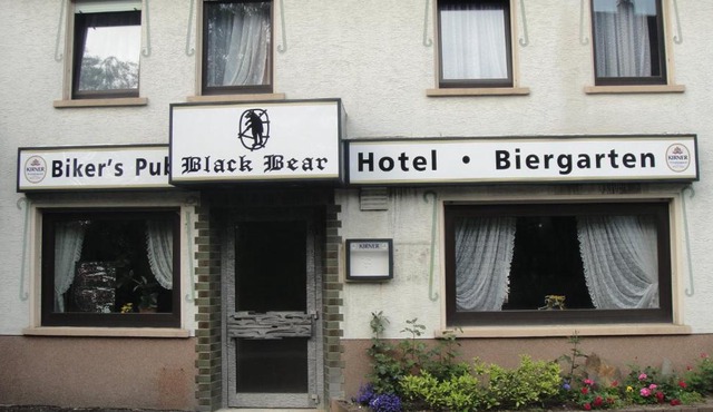 Black Bear Bikers Pub-Hotel
