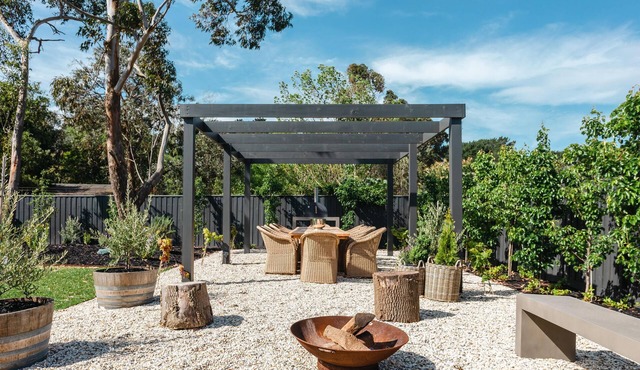Black Beauty Balnarring - Perfect year round getaway, rustic coastal luxury