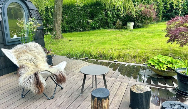 Black cabin between stud farm and forest, 20 minutes from Deauville
