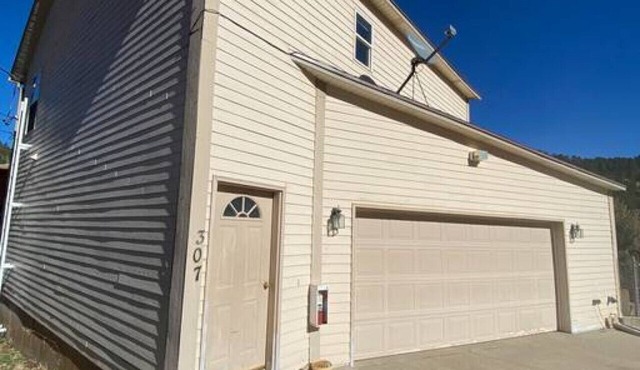 Black Hills Haven | Cedar Glen – Unit 3 · A Vensérra Retreat near Mount Rushmore